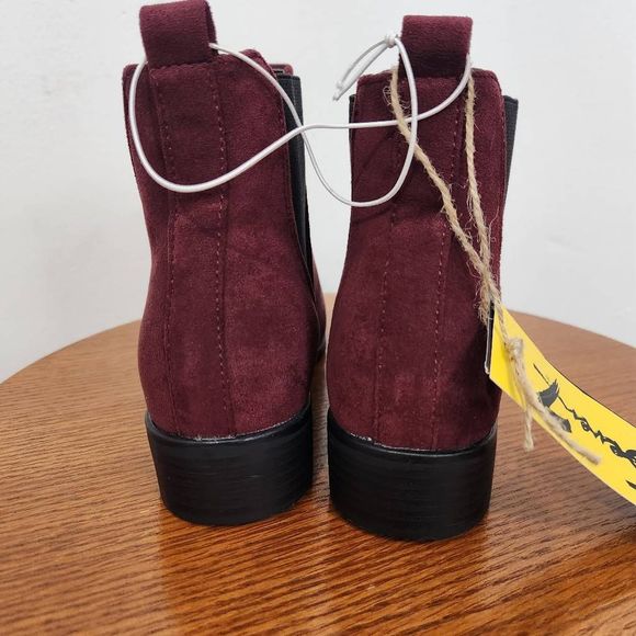 Seven7 Oxblood Manhattan Micro Suede Boot Size 6 NWT Ankle Bootie - Picture 4 of 11